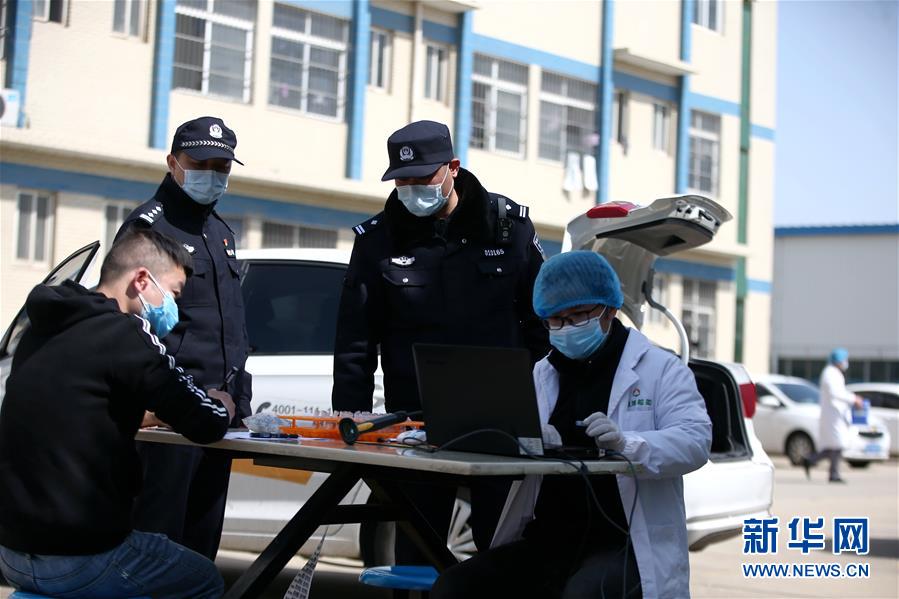 （習(xí)近平致敬的戰(zhàn)&ldquo;疫&rdquo;英雄&middot;公安干警篇&middot;圖文互動(dòng)）（3）他們，抗疫一線鑄警魂