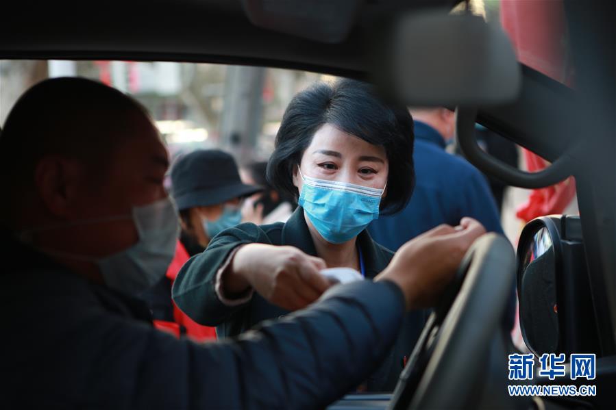 （習(xí)近平致敬的戰(zhàn)&ldquo;疫&rdquo;英雄&middot;下沉干部篇&middot;圖文互動）（2）他們，挺身而出守防線