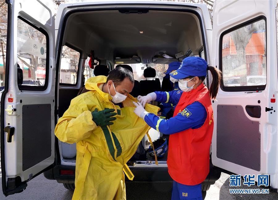 （習(xí)近平致敬的戰(zhàn)&ldquo;疫&rdquo;英雄&middot;志愿者篇&middot;圖文互動(dòng)）（3）他們，微光成炬照征程