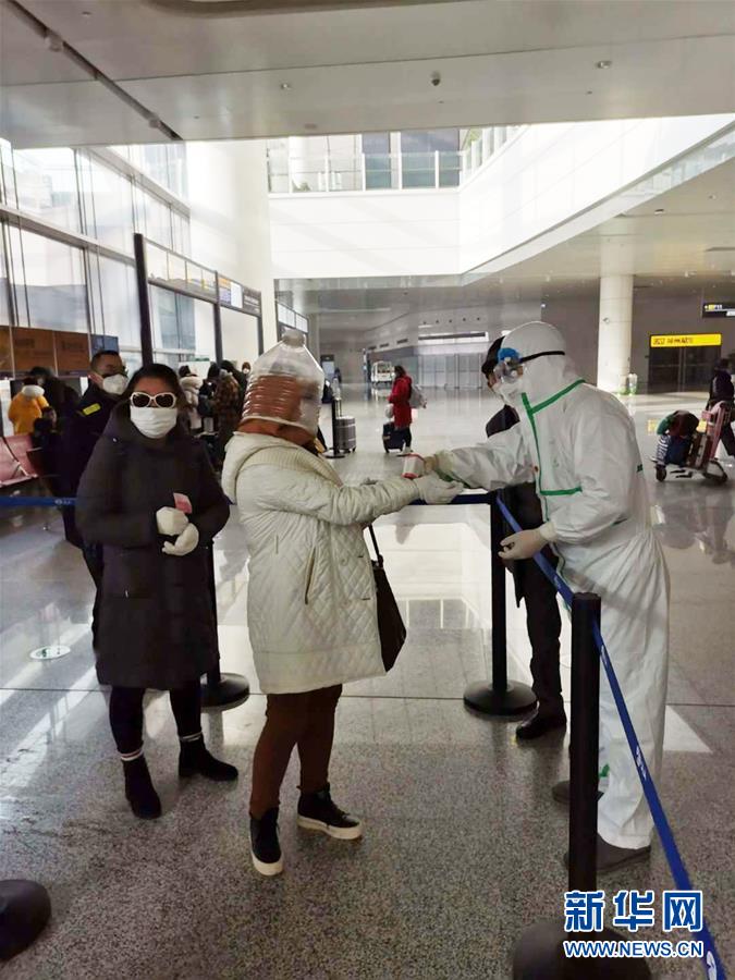 （習(xí)近平致敬的戰(zhàn)&ldquo;疫&rdquo;英雄&middot;志愿者篇&middot;圖文互動(dòng)）（8）他們，微光成炬照征程