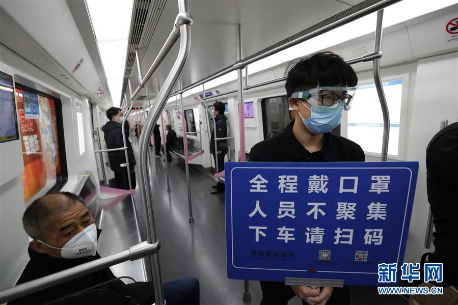 （新華全媒頭條&middot;習(xí)近平致敬的戰(zhàn)&ldquo;疫&rdquo;英雄&middot;武漢人民篇&middot;圖文互動）（13）壯哉，大武漢&mdash;&mdash;獻給英雄的武漢人民