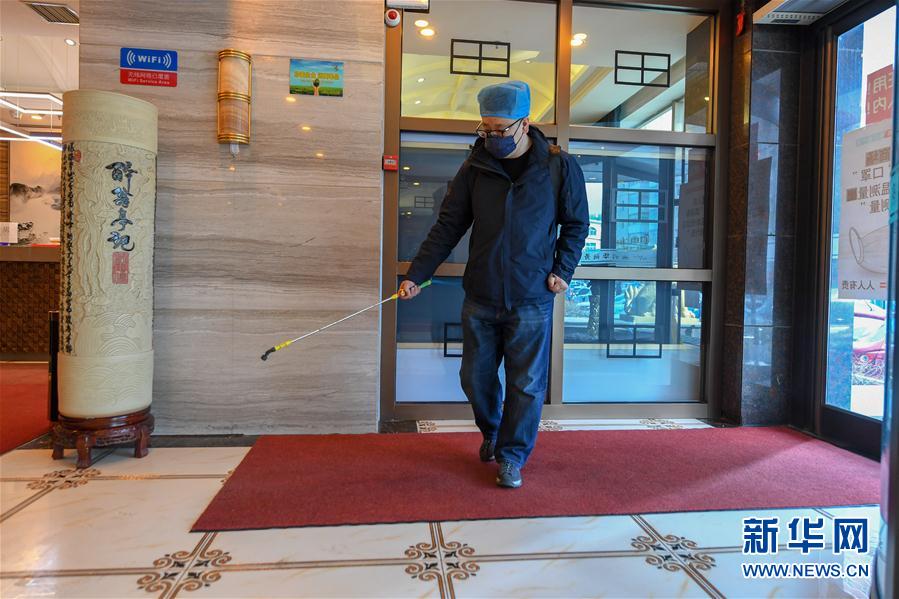 （一線(xiàn)抗疫群英譜&middot;圖文互動(dòng)）（5）服務(wù)白衣天使的&ldquo;管家&rdquo;艾厚宇