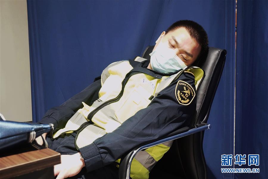 （一線抗疫群英譜&middot;圖文互動）武漢天河機場海關王銳：堅守國門一線69天 嚴防疫情輸入輸出