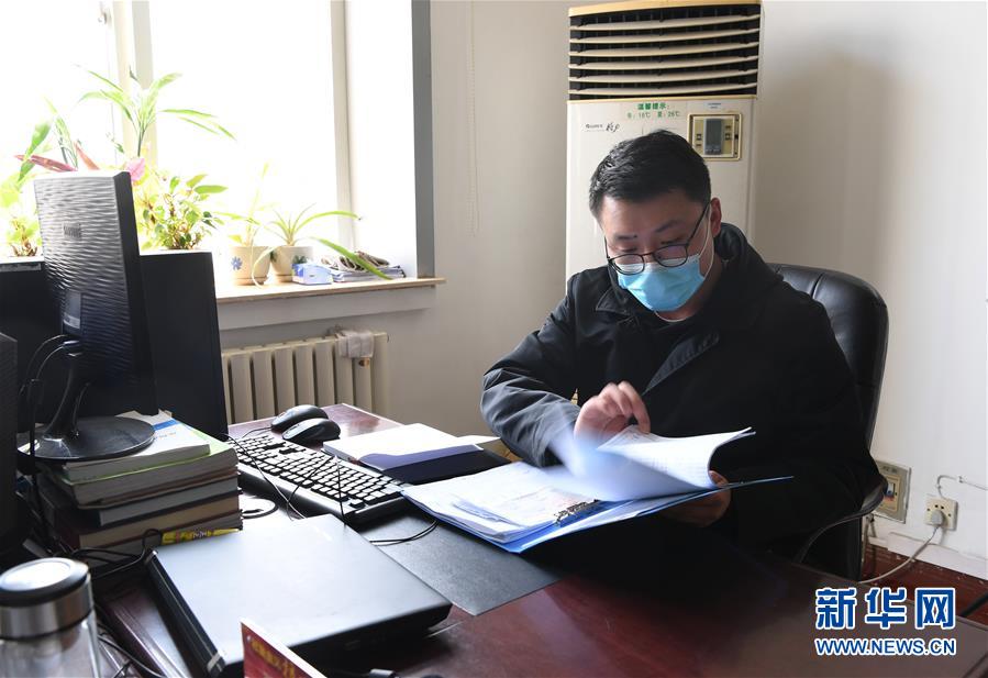 （一線抗疫群英譜&middot;圖文互動(dòng)）（2）&ldquo;再年輕，也要學(xué)做頂梁柱&rdquo;&mdash;&mdash;記&ldquo;95后&rdquo;干警李文超