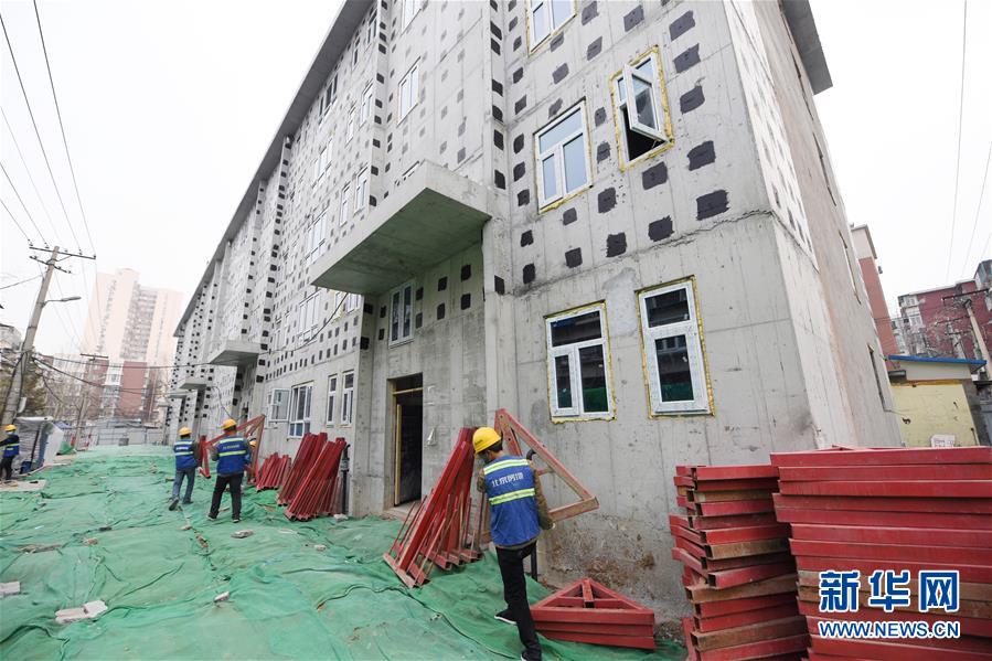 （新華全媒頭條&middot;圖文互動(dòng)）（4）88級(jí)臺(tái)階，終于不再是座&ldquo;山&rdquo;？&mdash;&mdash;北京老舊小區(qū)加裝電梯現(xiàn)狀調(diào)查