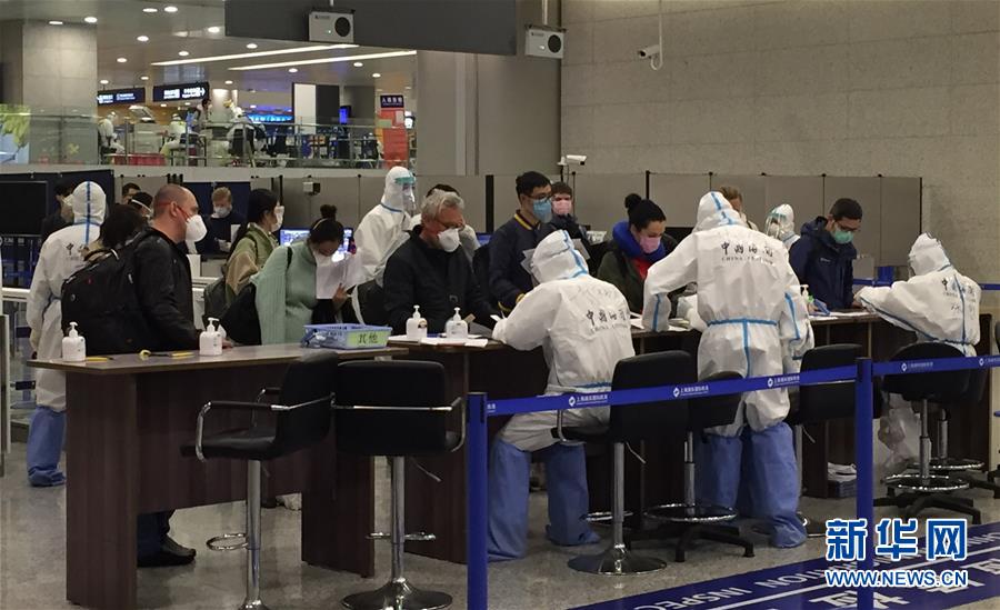 （在習(xí)近平新時(shí)代中國特色社會主義思想指引下&mdash;&mdash;新時(shí)代新作為新篇章&middot;習(xí)近平總書記關(guān)切事&middot;圖文互動）（3）千方百計(jì)扎牢疫情防控網(wǎng)