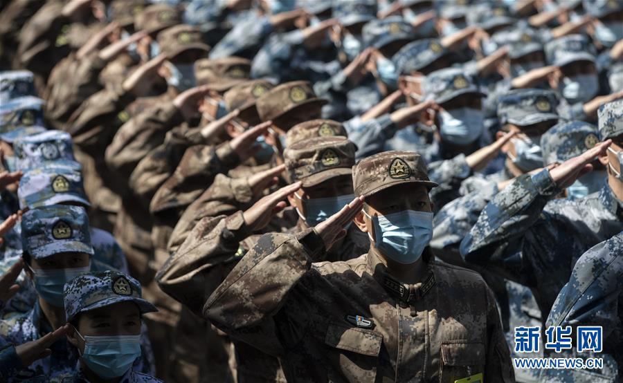 （圖文互動）（1）經(jīng)中央軍委主席習(xí)近平批準 軍隊支援湖北醫(yī)療隊圓滿完成任務(wù)回撤