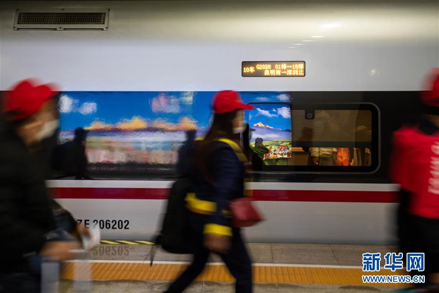 （在習近平新時代中國特色社會主義思想指引下&mdash;&mdash;新時代新作為新篇章&middot;習近平總書記關(guān)切事&middot;圖文互動）（2）讓貧困勞動力端穩(wěn)就業(yè)的&ldquo;飯碗&rdquo;&mdash;&mdash;各地就業(yè)扶貧不松勁鞏固脫貧成果