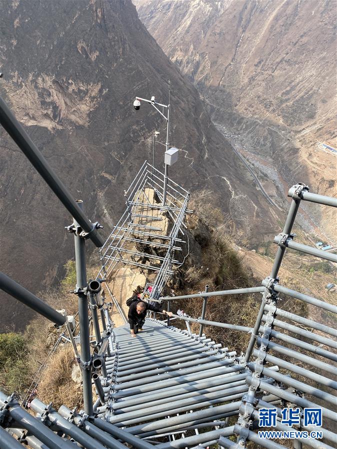 (在習(xí)近平新時(shí)代中國(guó)特色社會(huì)主義思想指引下——新時(shí)代新作為新篇章·習(xí)近平總書記關(guān)切事·圖文互動(dòng))(2)啃下最后的硬骨頭——脫貧攻堅(jiān)掛牌督戰(zhàn)進(jìn)行時(shí)