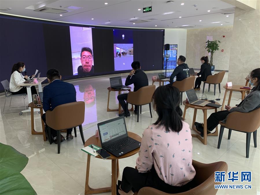 （聚焦復(fù)工復(fù)產(chǎn)&middot;圖文互動(dòng)）（2）招聘&ldquo;不見面&rdquo; 溝通&ldquo;屏對(duì)屏&rdquo;&mdash;&mdash;江蘇徐州&ldquo;云招聘&rdquo;助力企業(yè)復(fù)工達(dá)產(chǎn)