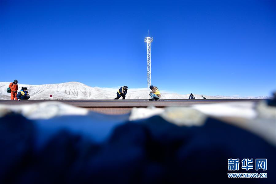 (新華全媒頭條·圖文互動(dòng))(6)用腳步和忠誠守護(hù)雪域天路——記青藏鐵路望昆線路車間副主任于本蕃