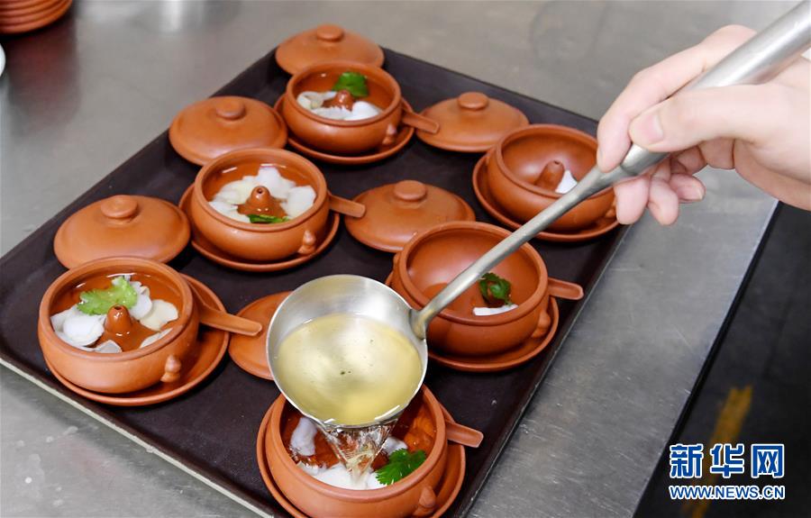 （聚焦復(fù)工復(fù)產(chǎn)&middot;圖文互動）（3）&ldquo;分得安心，吃得放心&rdquo;&mdash;&mdash;豫菜老字號的復(fù)工見聞