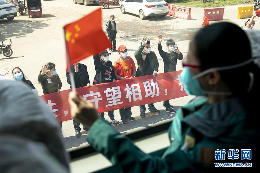 （聚焦疫情防控&middot;圖文互動）（1）分秒必爭！一切為了治病救人&mdash;&mdash;中國抗疫生命至上的生動實踐