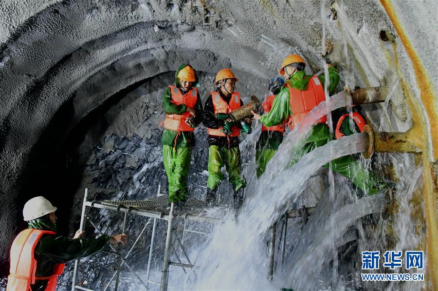 (圖文互動(dòng))(2)“最難掘進(jìn)隧道”大柱山隧道貫通