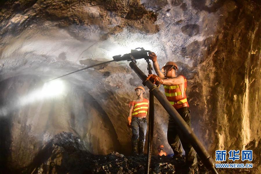 (圖文互動(dòng))(3)“最難掘進(jìn)隧道”大柱山隧道貫通