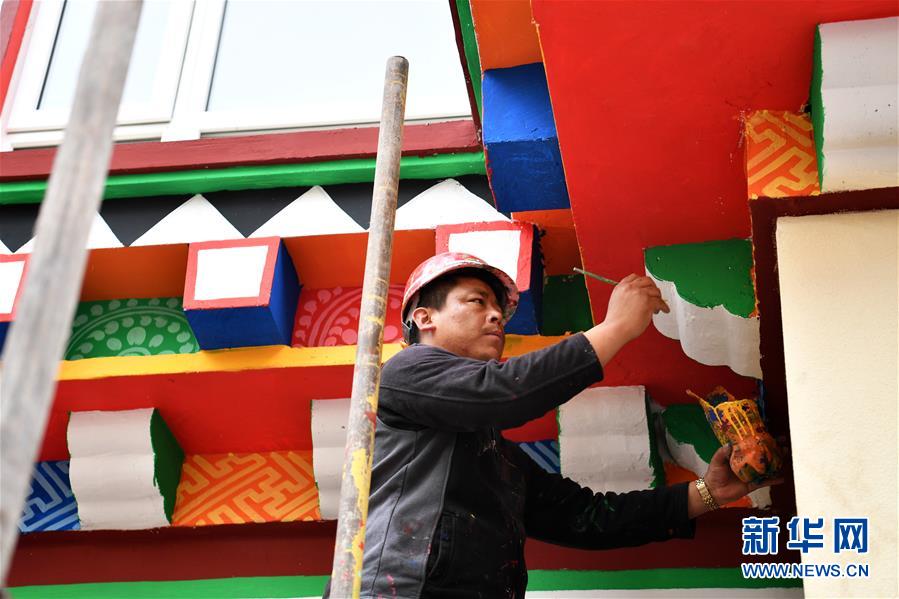 （圖文互動(dòng)）（3）康巴漢子巧手&ldquo;畫(huà)&rdquo;出致富路