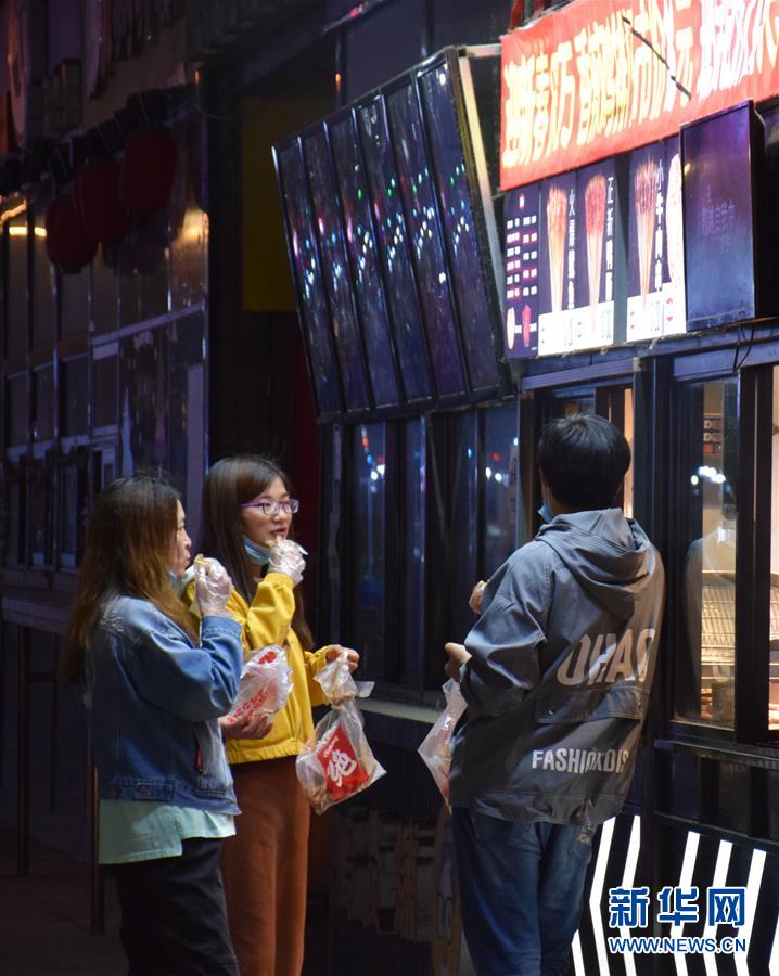 （圖文互動(dòng)）（3）天津：&ldquo;夜經(jīng)濟(jì)&rdquo;為&ldquo;疫&rdquo;后城市帶來生機(jī)