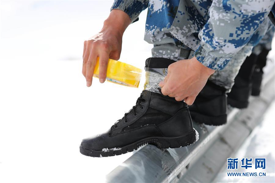 （圖文互動(dòng)）（2）特寫(xiě)：山再高，也要把給養(yǎng)送上去！