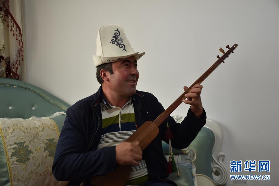 （決戰(zhàn)決勝脫貧攻堅(jiān)&middot;圖文互動(dòng)）（4）從高原牧區(qū)走入現(xiàn)代社區(qū)&mdash;&mdash;探訪帕米爾高原搬遷牧民的新生活