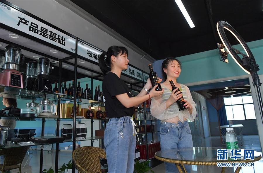 （新華全媒頭條&middot;圖文互動(dòng)）（6）人氣回暖 消費(fèi)復(fù)蘇 健康出行&mdash;&mdash;加長(zhǎng)版&ldquo;五一&rdquo;假期觀察 