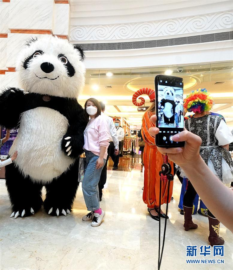 （新華全媒頭條&middot;圖文互動(dòng)）（8）人氣回暖 消費(fèi)復(fù)蘇 健康出行&mdash;&mdash;加長(zhǎng)版&ldquo;五一&rdquo;假期觀察 