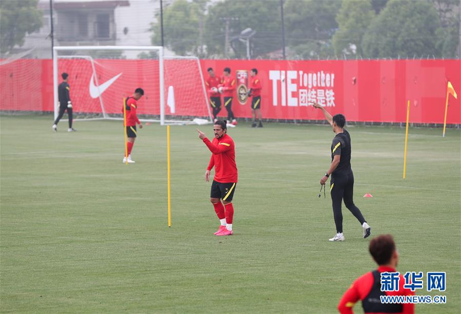 （體育）（5）足球&mdash;&mdash;國(guó)家男足在滬集訓(xùn)