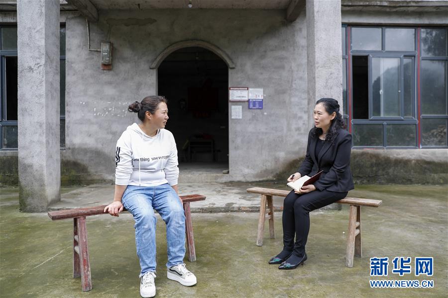 （兩會(huì)人物&middot;圖文互動(dòng)）（4）帶娃、賺錢兩不誤&mdash;&mdash;一位農(nóng)民工代表眼中的脫貧新工作