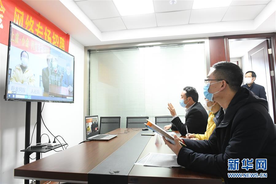 （新華全媒頭條&middot;圖文互動(dòng)）（18）從人民中汲取磅礴力量&mdash;&mdash;習(xí)近平總書記同出席2020年全國兩會(huì)人大代表、政協(xié)委員共商國是紀(jì)實(shí)