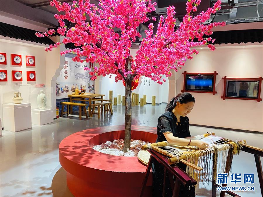 （圖文互動(dòng)）（2）&ldquo;泥書&rdquo;老&ldquo;絕活&rdquo; &ldquo;非遺&rdquo;新&ldquo;芳華&rdquo;