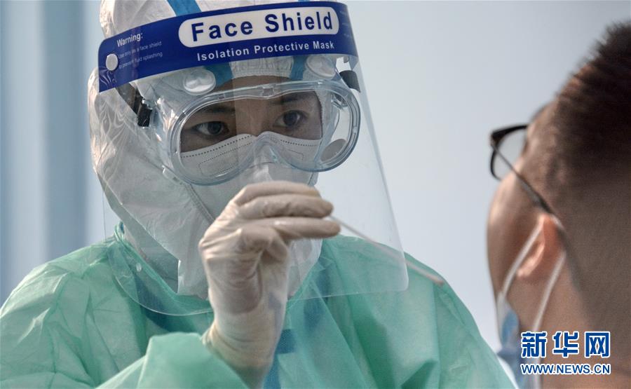 （新華全媒頭條&middot;圖文互動）（11）構筑守護城市、守護生命的堅強防線&mdash;&mdash;北京開展大規(guī)模核酸檢測