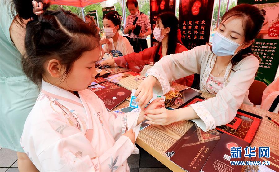 （新華全媒頭條&middot;圖文互動）（7）線上線下消費升溫 文旅活動邁上&ldquo;云端&rdquo;&mdash;&mdash;端午假期透視我國經(jīng)濟高質量發(fā)展新動力