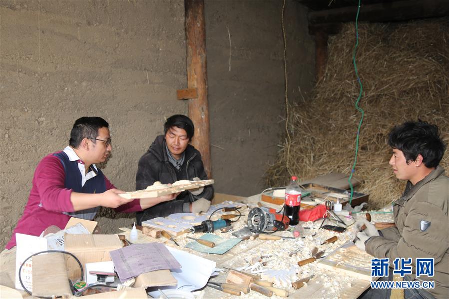 （決戰(zhàn)決勝脫貧攻堅(jiān)&middot;圖文互動(dòng)）香巴拉深處有個(gè)&ldquo;留村碩士&rdquo;