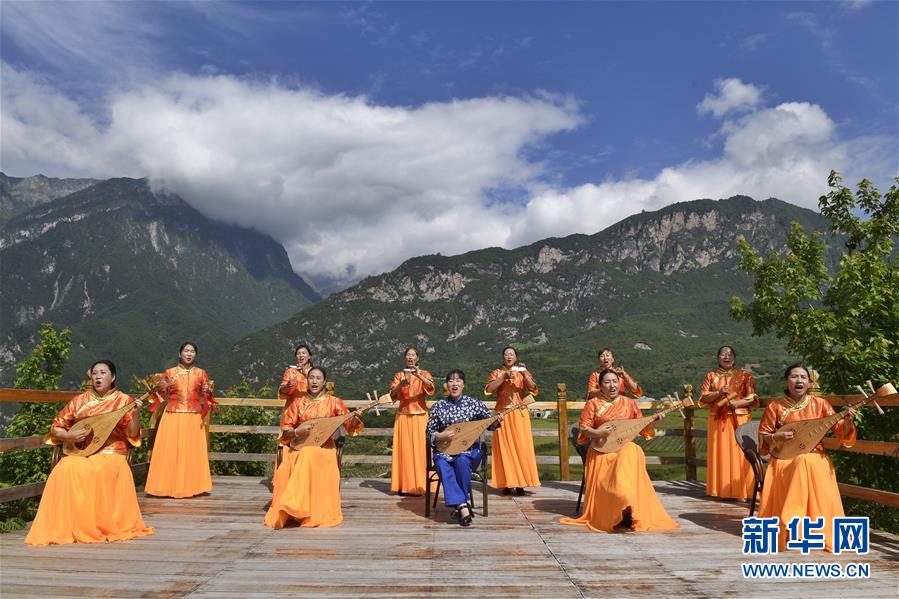 （圖文互動(dòng)）（6）雪山草地展新貌&mdash;&mdash;四川阿壩州脫貧奔小康紀(jì)實(shí)