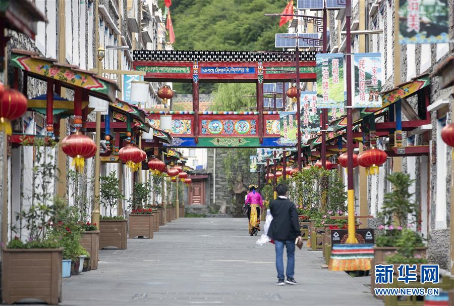（圖文互動(dòng)）（9）雪山草地展新貌&mdash;&mdash;四川阿壩州脫貧奔小康紀(jì)實(shí)