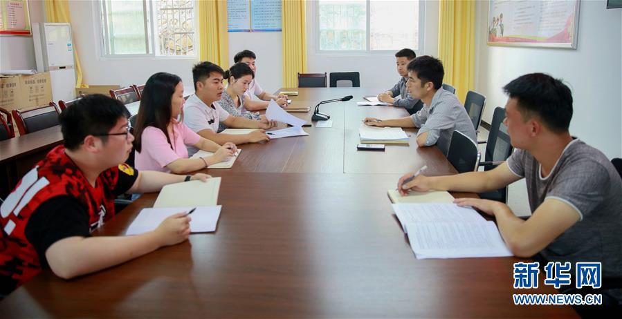  （新華全媒頭條&middot;圖文互動(dòng)）（4）青春，在希望的田野上&mdash;&mdash;大別山區(qū)尋訪&ldquo;城歸&rdquo;大學(xué)畢業(yè)生