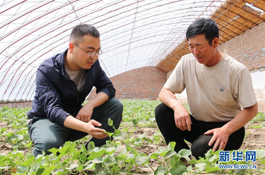 （決戰(zhàn)決勝脫貧攻堅(jiān)&middot;圖文互動(dòng)）（1）跨越800公里去駐村的&ldquo;小林書記&rdquo;