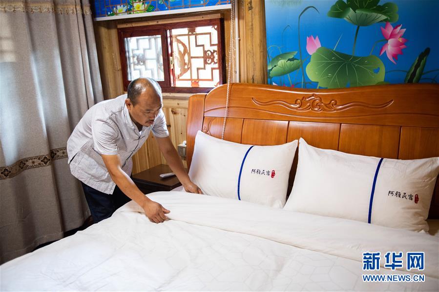 （新華全媒頭條&middot;走向我們的小康生活&middot;圖文互動）（3）那山，那人，那苗寨&mdash;&mdash;十八洞村三代人的奮斗史