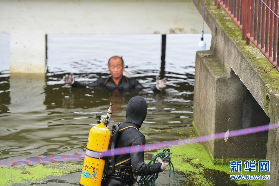 （防汛抗洪&middot;圖文互動(dòng)）（6）洞庭&ldquo;蛙人&rdquo;：在水下10米打響家園保衛(wèi)戰(zhàn)