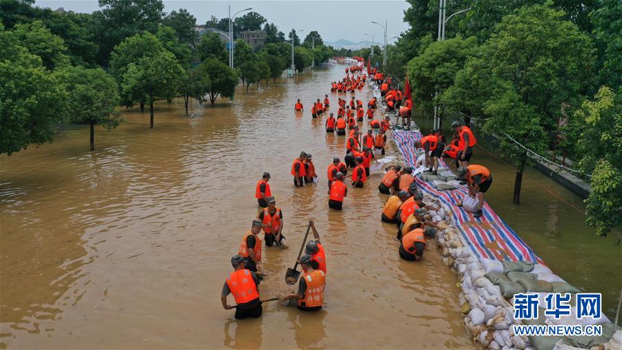 （防汛抗洪&middot;圖文互動(dòng)）（1）東部戰(zhàn)區(qū)陸軍再次抽調(diào)1.6萬(wàn)余人增援抗洪一線