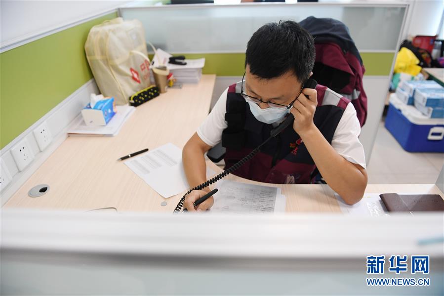 （新華全媒頭條&middot;圖文互動(dòng)）（2）首都再戰(zhàn)&ldquo;疫&rdquo;，難忘40天&mdash;&mdash;寫(xiě)在北京應(yīng)急響應(yīng)級(jí)別降級(jí)之際