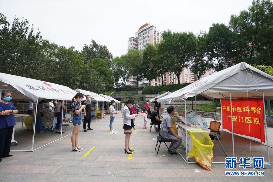 （新華全媒頭條&middot;圖文互動(dòng)）（5）首都再戰(zhàn)&ldquo;疫&rdquo;，難忘40天&mdash;&mdash;寫(xiě)在北京應(yīng)急響應(yīng)級(jí)別降級(jí)之際 