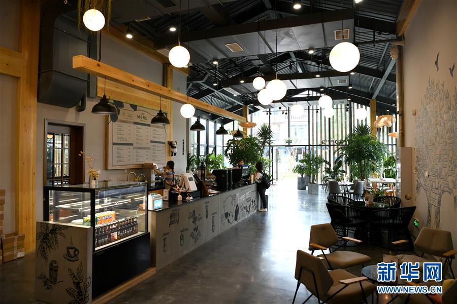 （新華全媒頭條&middot;走向我們的小康生活&middot;圖文互動(dòng)）（12）奮斗繪就&ldquo;新天府&rdquo;&mdash;&mdash;川蜀大地干群&ldquo;戰(zhàn)貧&rdquo;軌跡掃描