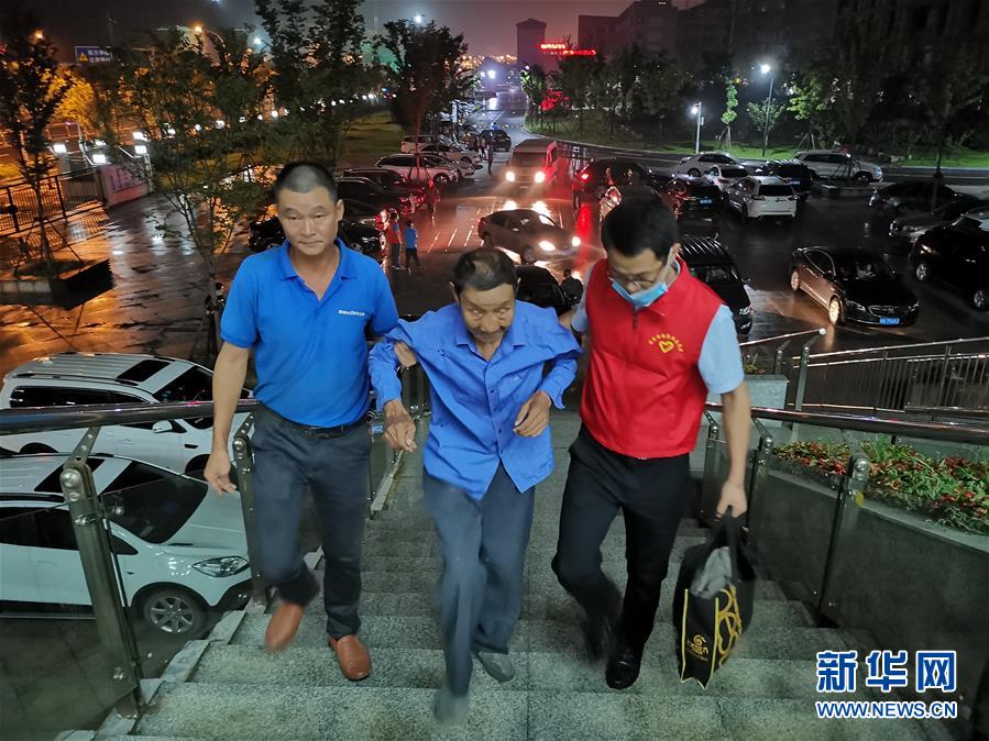 （防汛抗洪&middot;圖文互動）（3）洪水來襲，銅鑼聲在千年古鎮(zhèn)的雨夜響起