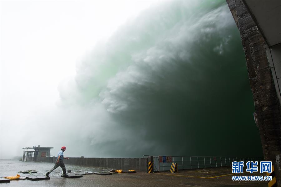 （在習(xí)近平新時代中國特色社會主義思想指引下&mdash;&mdash;新時代新作為新篇章&middot;習(xí)近平總書記關(guān)切事&middot;圖文互動）（1）黑科技 縛洪魔&mdash;&mdash;現(xiàn)代科技提升防汛救災(zāi)硬實(shí)力