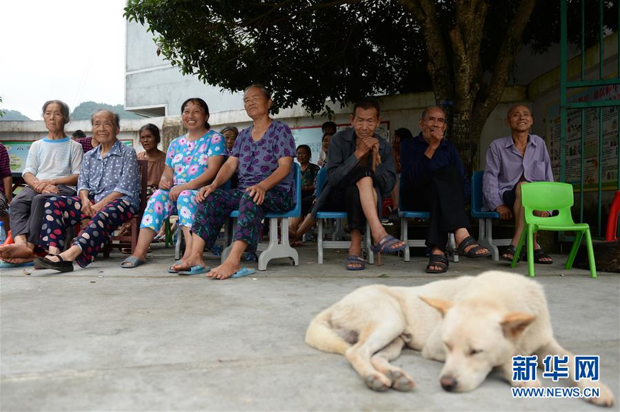 （在習(xí)近平新時代中國特色社會主義思想指引下&mdash;&mdash;新時代新作為新篇章&middot;習(xí)近平總書記關(guān)切事&middot;圖文互動）（8）遮風(fēng)雨 送安穩(wěn)&mdash;&mdash;受災(zāi)群眾轉(zhuǎn)移安置中的暖心故事