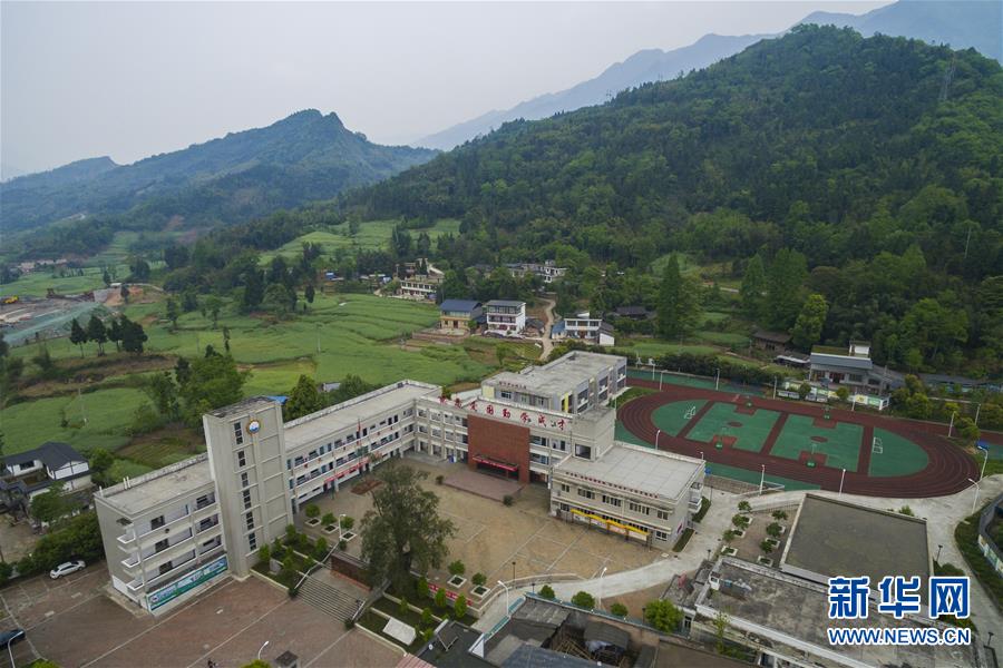 （新華全媒頭條&middot;圖文互動）（12）&ldquo;美麗的中國夢屬于你們&rdquo;&mdash;&mdash;以習近平同志為核心的黨中央關心少年兒童工作紀實