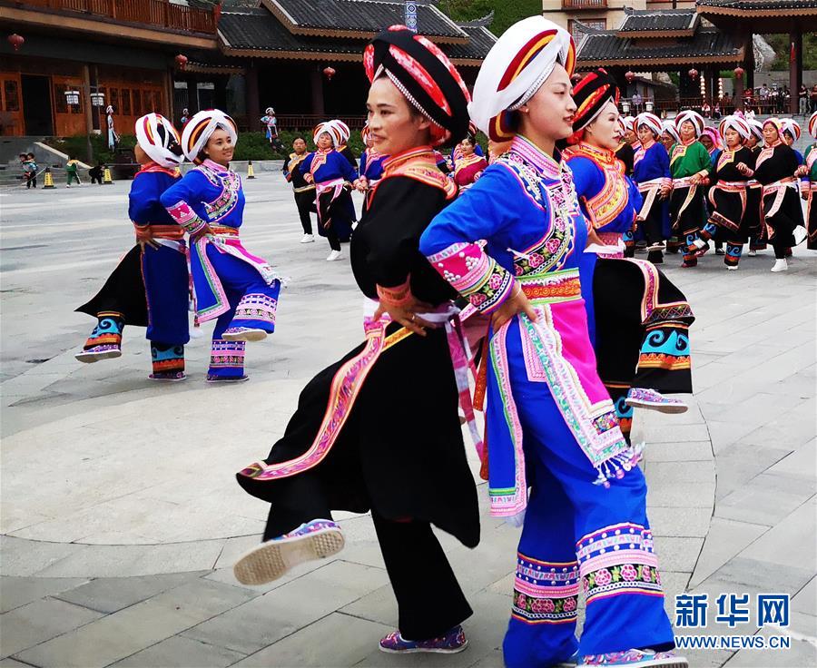 (新華全媒頭條·走向我們的小康生活·圖文互動)(6)三幅“圖鑒”說變遷——貴州“穿越時空”的脫貧印記