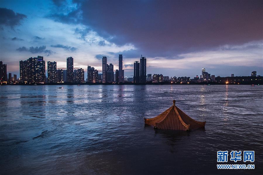 （在習近平新時代中國特色社會主義思想指引下&mdash;&mdash;新時代新作為新篇章&middot;習近平總書記關(guān)切事&middot;圖文互動）（1）戰(zhàn)疫魔,斗洪魔&mdash;&mdash;湖北全力應對防疫、防汛疊加&ldquo;雙考&rdquo;