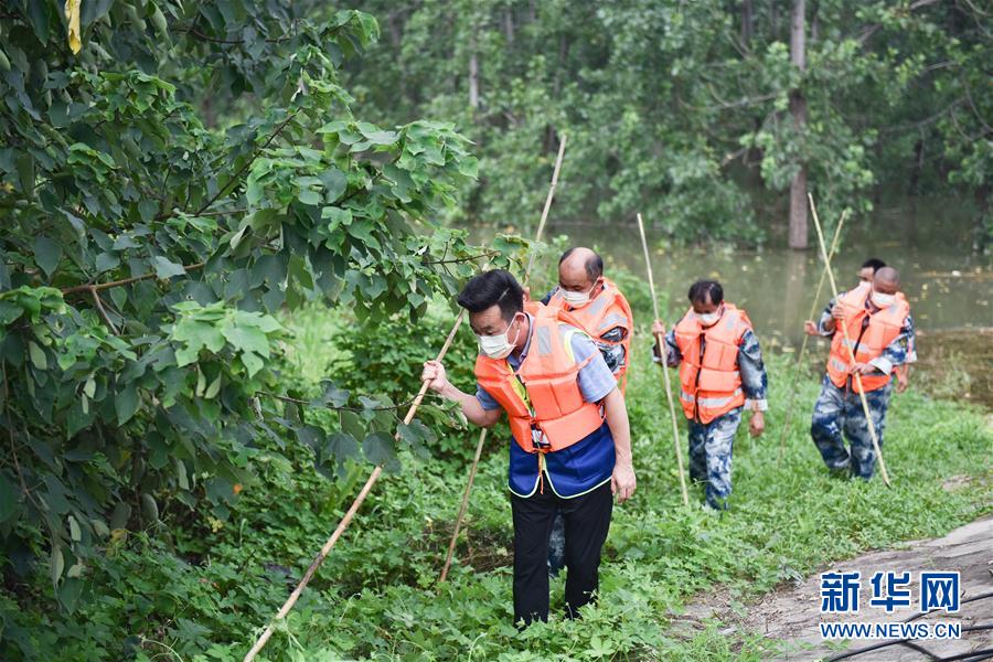 （在習近平新時代中國特色社會主義思想指引下&mdash;&mdash;新時代新作為新篇章&middot;習近平總書記關(guān)切事&middot;圖文互動）（2）戰(zhàn)疫魔,斗洪魔&mdash;&mdash;湖北全力應對防疫、防汛疊加&ldquo;雙考&rdquo;