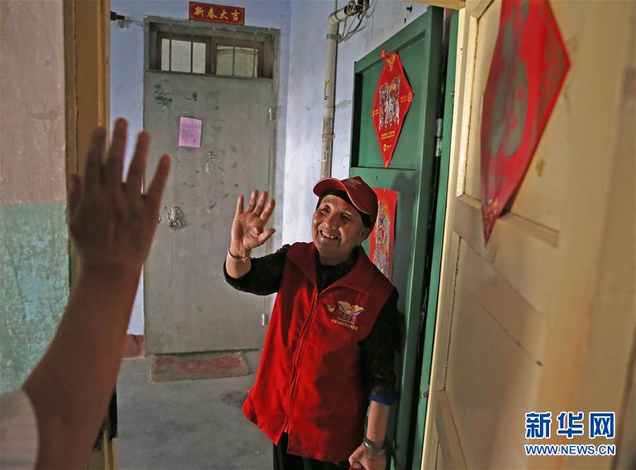 （走向我們的小康生活&middot;圖文互動(dòng)）（4）蘭花掬得滿(mǎn)庭芳&mdash;&mdash;寧夏吳忠市古稀志愿者王蘭花的溫情故事